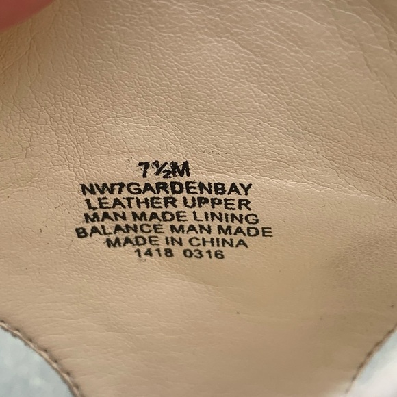 Nine West Suede Sandals 7.5 Stacked Heel Gold Hardware Strappy Neutral - Picture 10 of 10